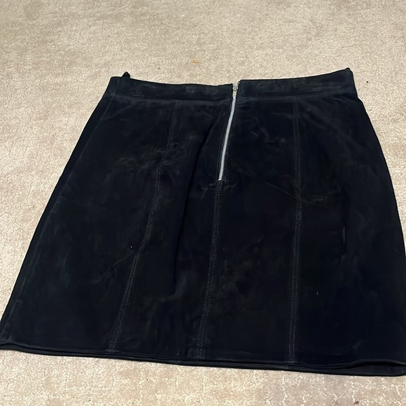 Bardot black suede mini skirt with zip backs size 8 - Picture 5 of 6